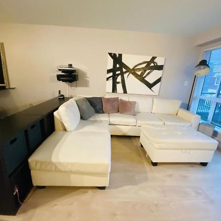 Downtown Heritage Condo With Parking ビクトリア エクステリア 写真