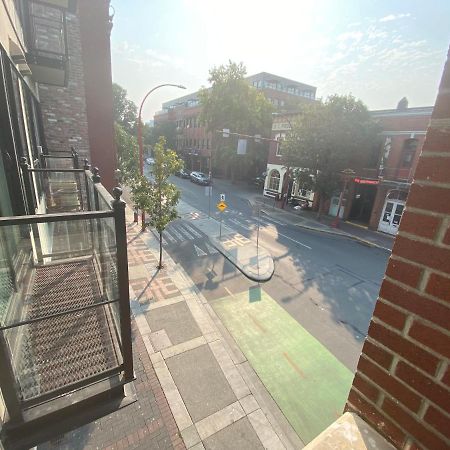 Downtown Heritage Condo With Parking ビクトリア エクステリア 写真