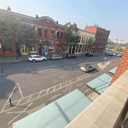 Downtown Heritage Condo With Parking ビクトリア エクステリア 写真