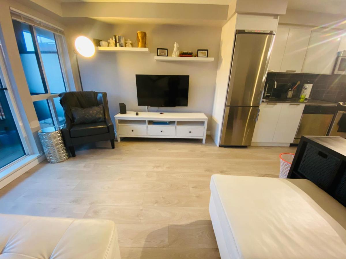 Downtown Heritage Condo With Parking ビクトリア エクステリア 写真