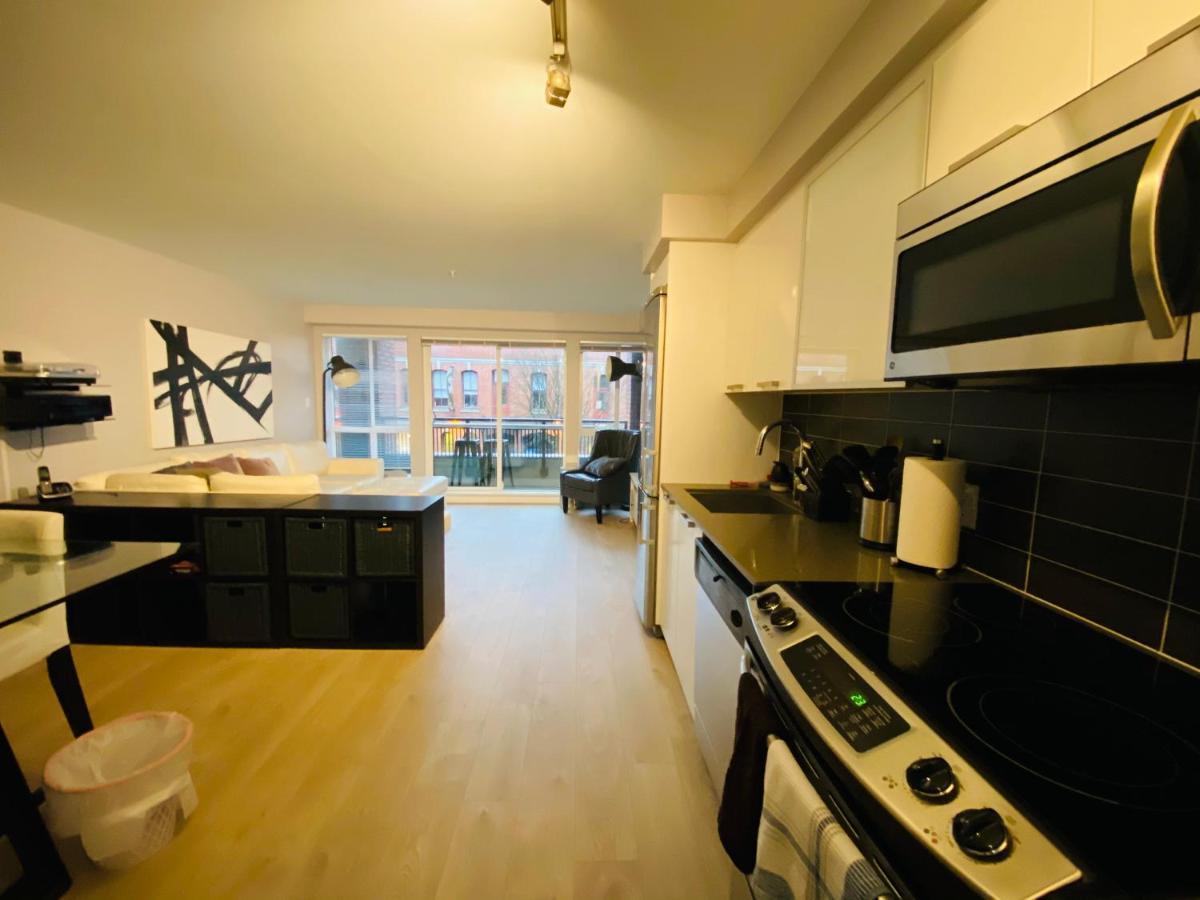 Downtown Heritage Condo With Parking ビクトリア エクステリア 写真