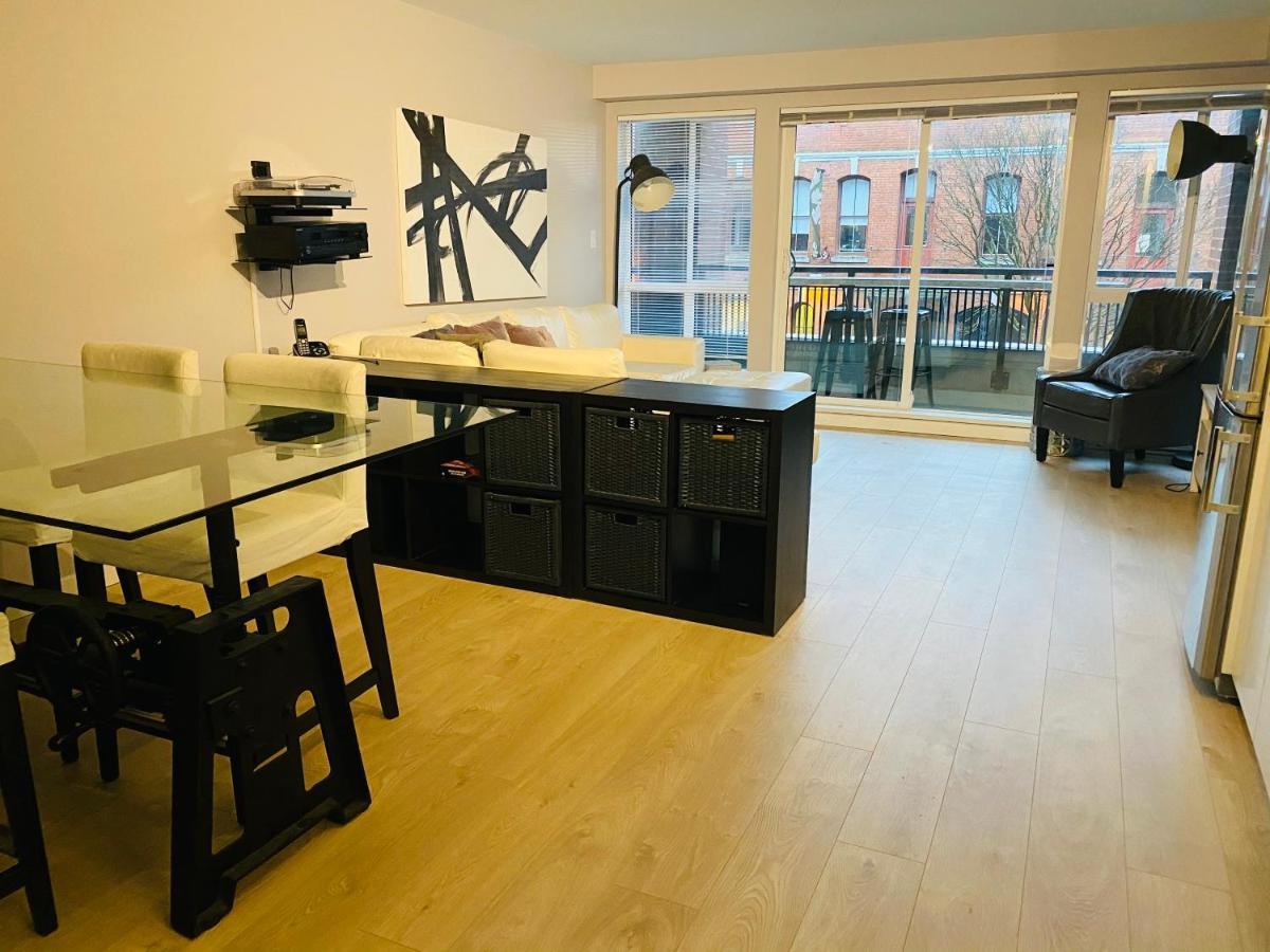 Downtown Heritage Condo With Parking ビクトリア エクステリア 写真