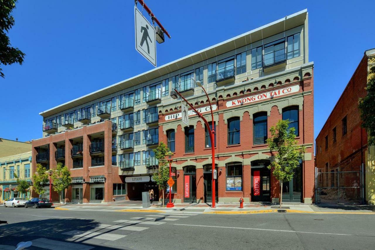 Downtown Heritage Condo With Parking ビクトリア エクステリア 写真