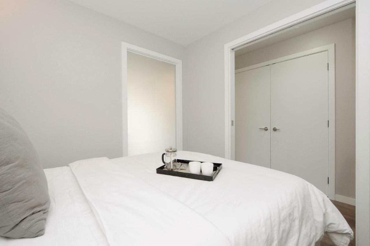 Downtown Heritage Condo With Parking ビクトリア エクステリア 写真